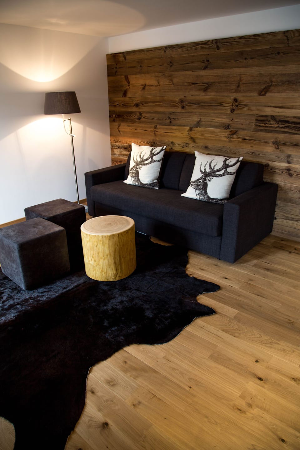 Deluxe Suite | Living area | Flat-screen TV
