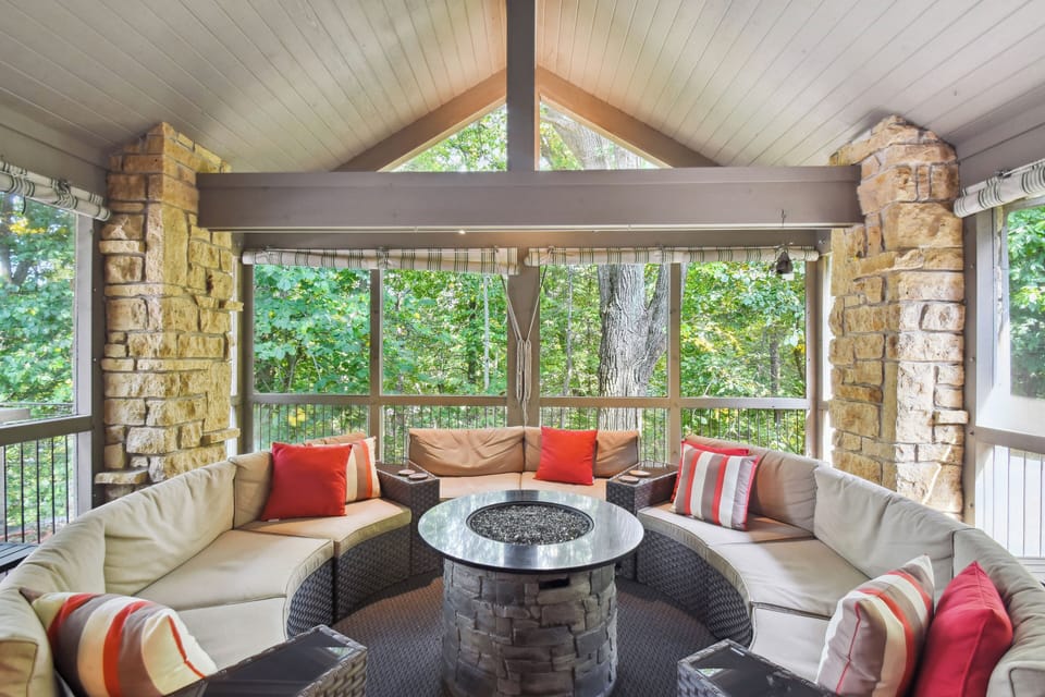 House (6 Bedrooms) | Interior