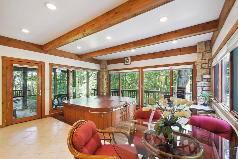 House (6 Bedrooms) | Interior