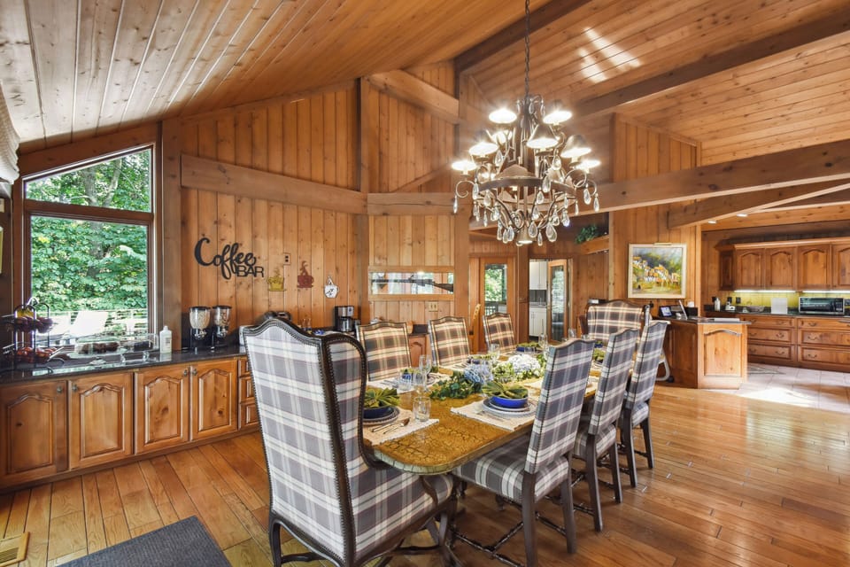 House (6 Bedrooms) | Interior