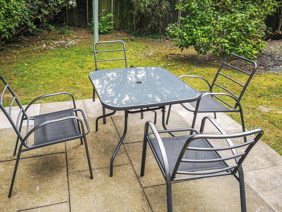 Sitting-out-area | Cysgod Y Coed, Llanbedr