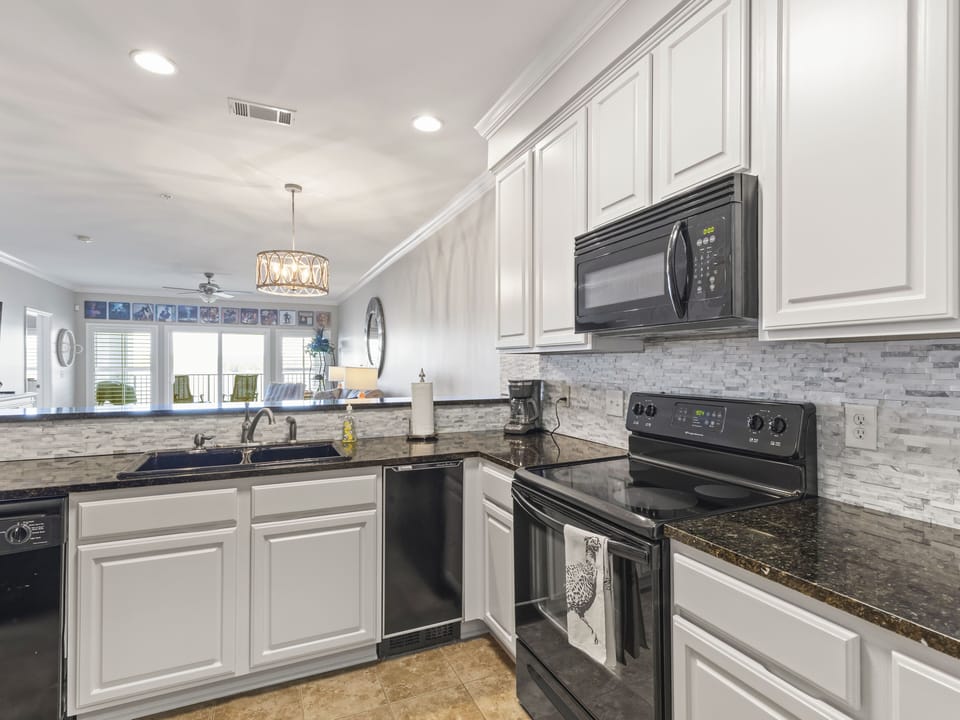 Kitchen Area (2)