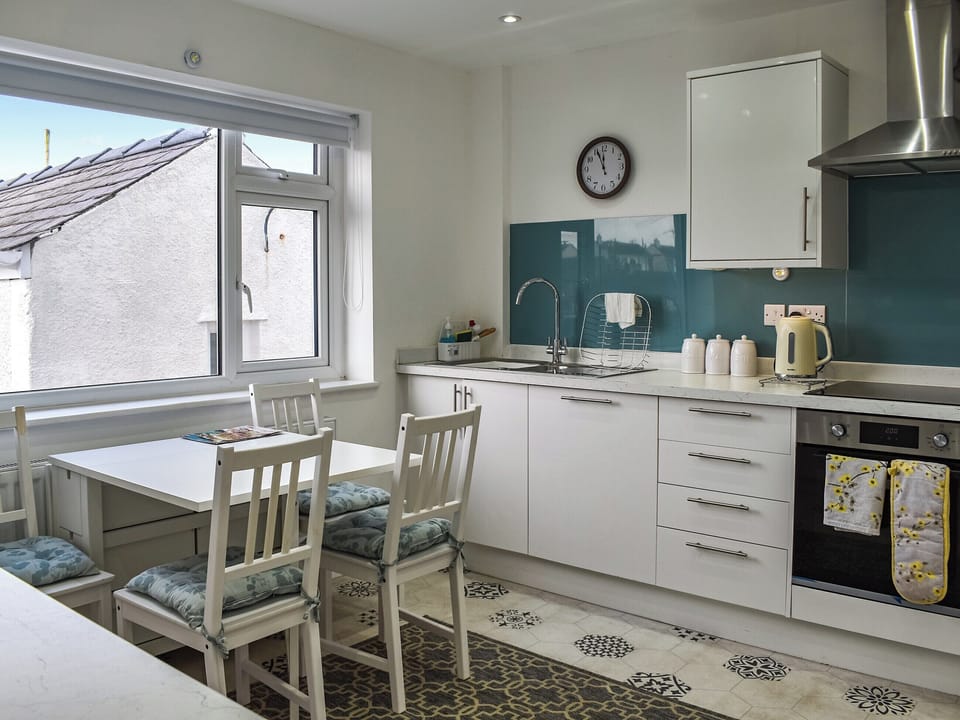 Kitchen | Wylandre, Amlwch