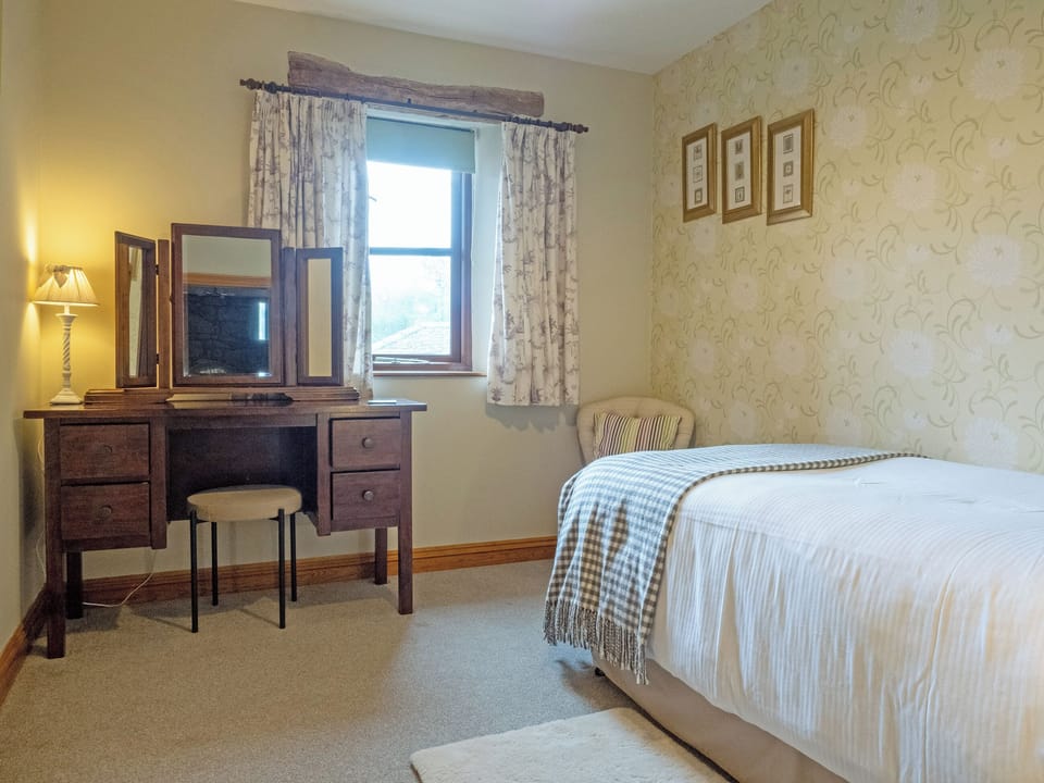 Single bedroom | Barn End - Hole House Farm Cottages, Pooley Bridge, nr. Ullswater