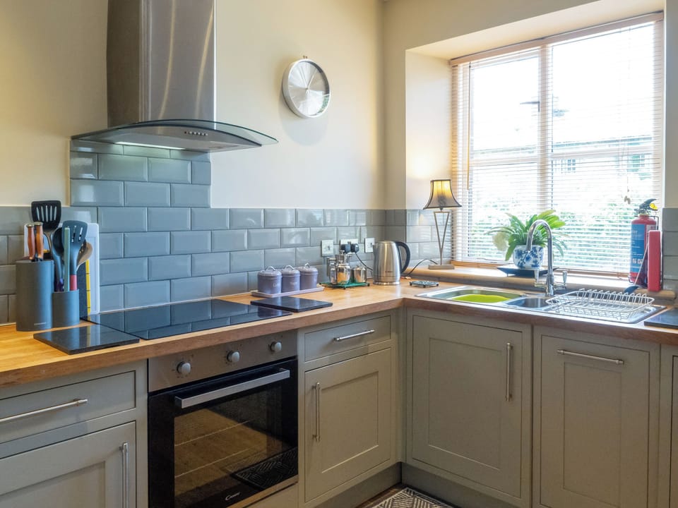 Kitchen | Barn End - Hole House Farm Cottages, Pooley Bridge, nr. Ullswater