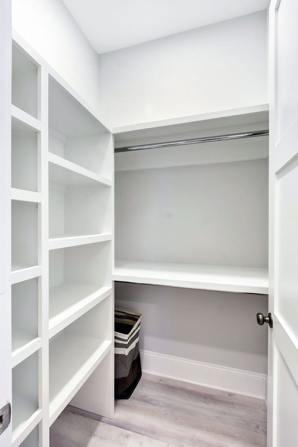 MASTER BEDROOM WALK IN CLOSET 2