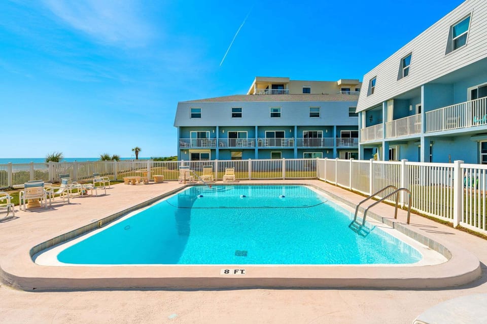 Oceanfront complex pool