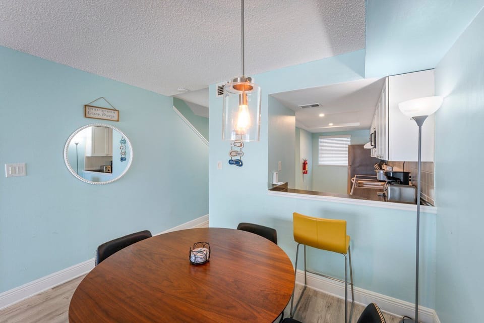 Dining area adjacent to kitchen