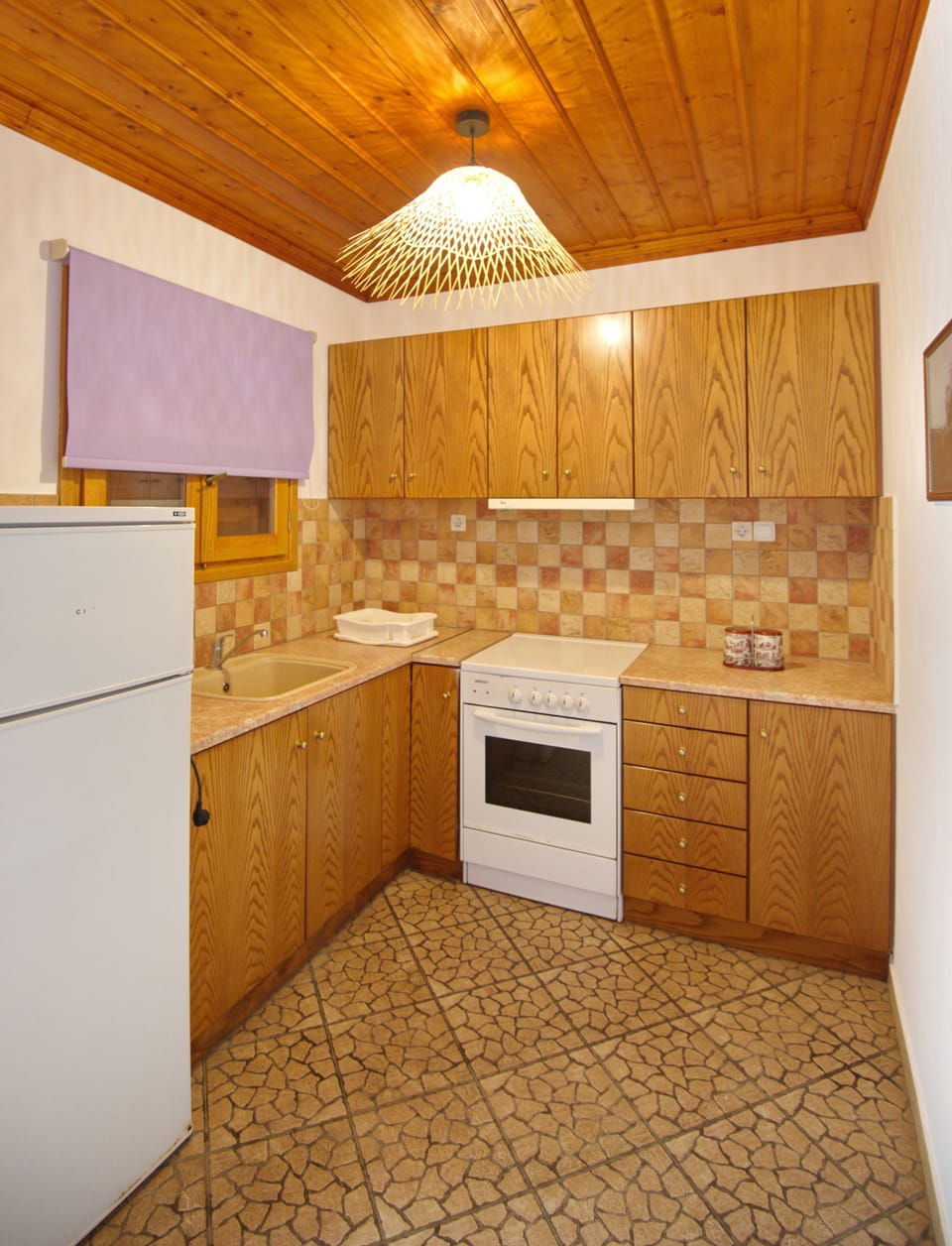 Traditional House | Private kitchen | Full-size fridge, oven, stovetop, coffee/tea maker