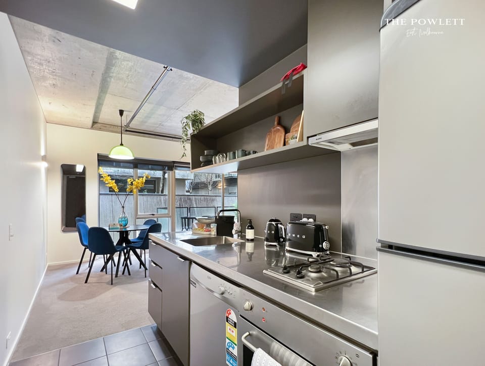 Full kitchen & amenities provided