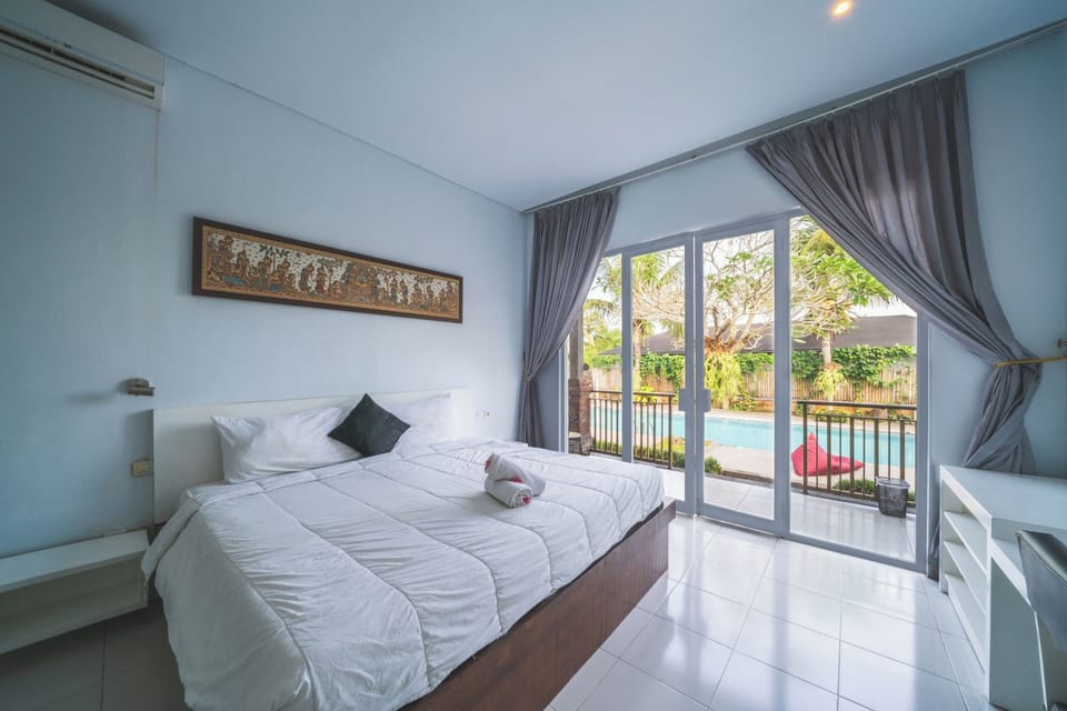 Deluxe Suite, 1 Bedroom, Non Smoking, Pool View | Down comforters, memory foam beds, minibar, individually decorated