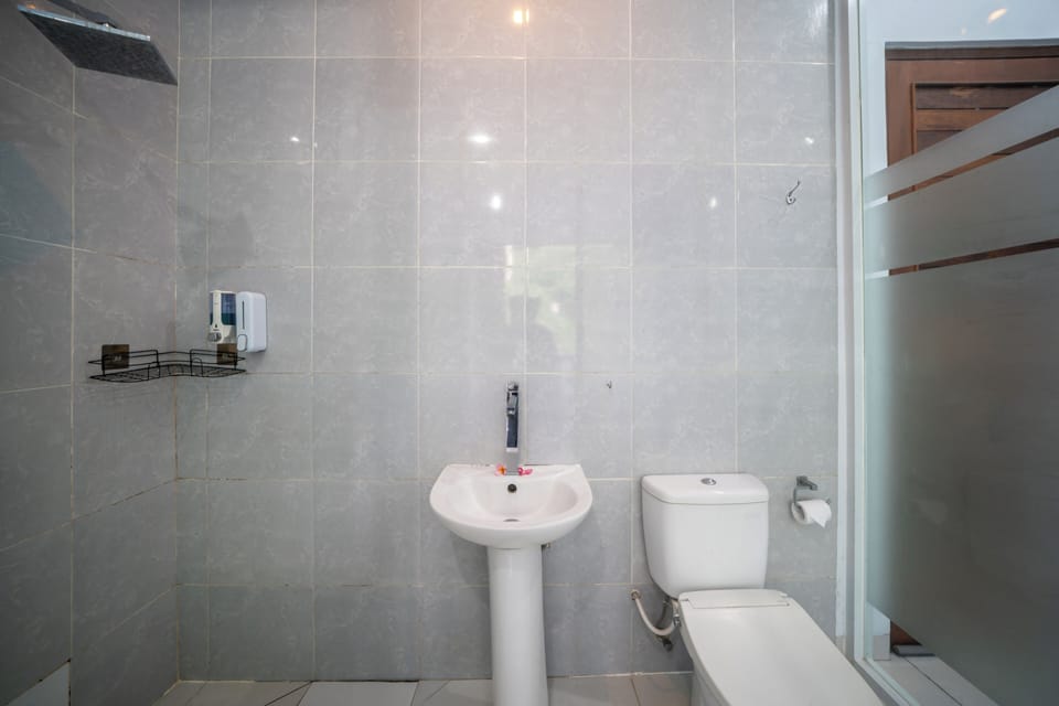 Superior Double Room, 1 Bedroom, Non Smoking, Garden View | Bathroom | Shower, rainfall showerhead, hair dryer, towels