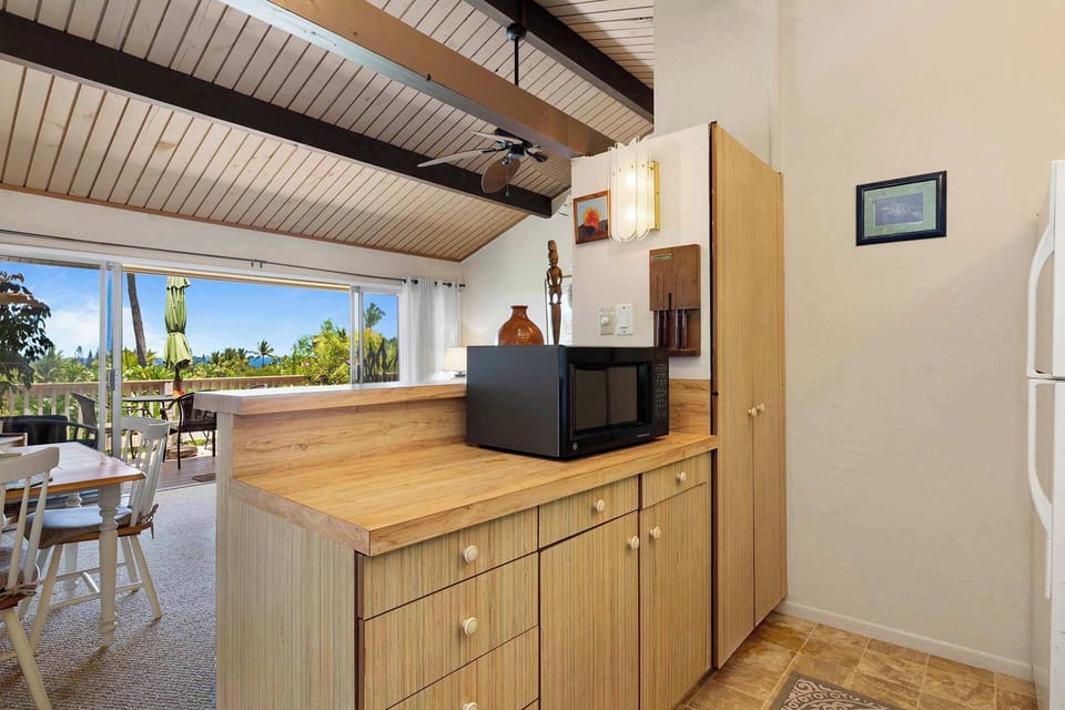 Condo, 1 King Bed with Sofa bed, Lanai, Ocean View (Koana's Ocean Hale) | Interior