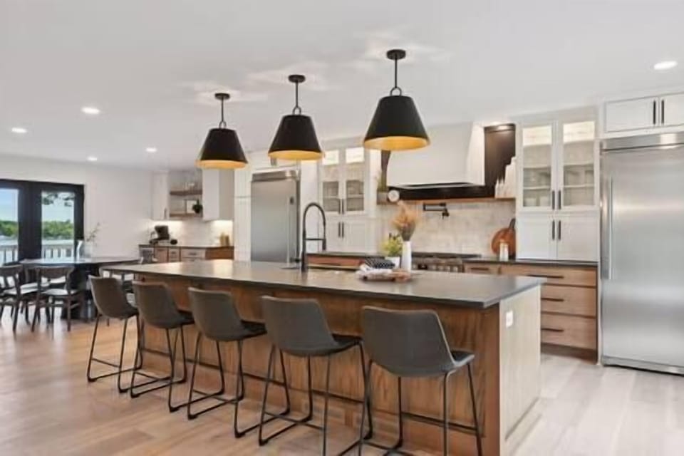 Eat in luxury kitchen