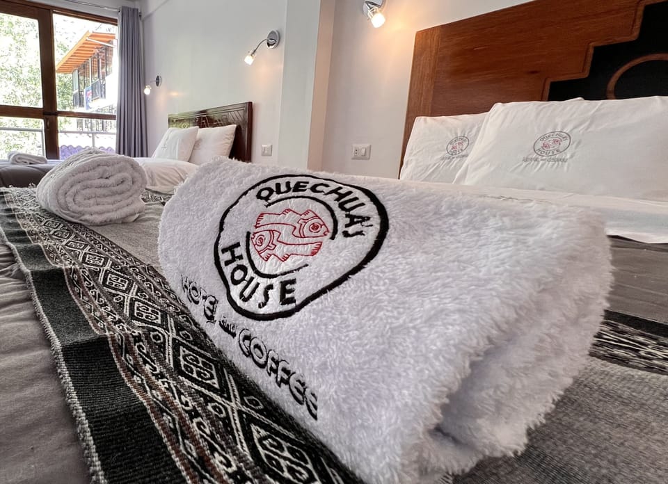 Comfort Room, 1 Queen Bed, Park View | WiFi (free)