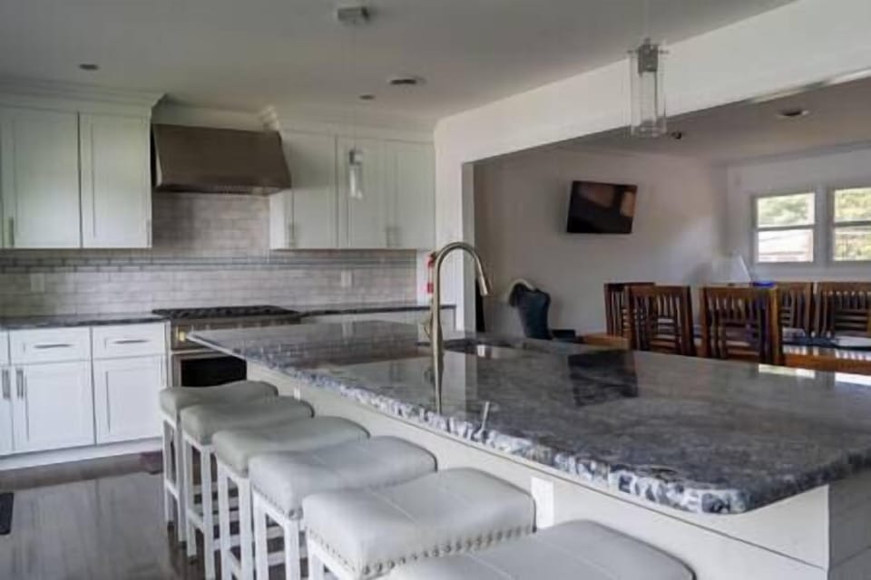 Fully equipped kitchen with seating for the whole family and friends.