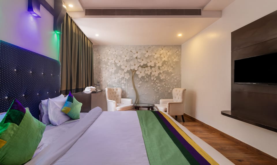 Standard Double Room | In-room safe, desk, bed sheets