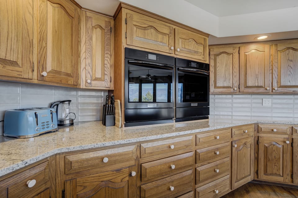 Double ovens with air fry capabilities. Another full size oven is under stove.