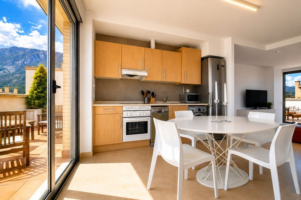 Balcony/Terrace,Kitchen or kitchenette,Dining area