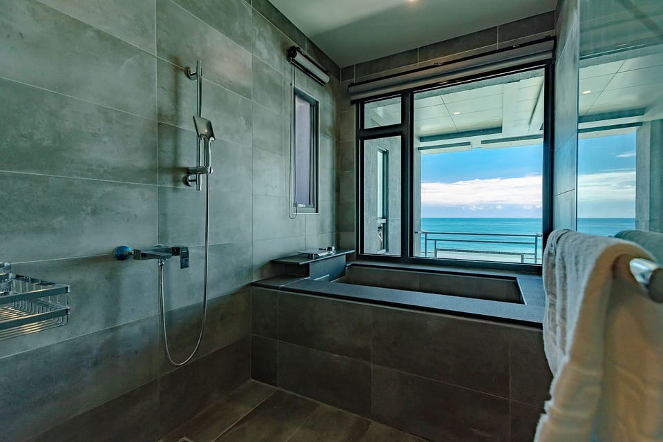 Grand Room | Bathroom | Shower, rainfall showerhead, hair dryer, bathrobes