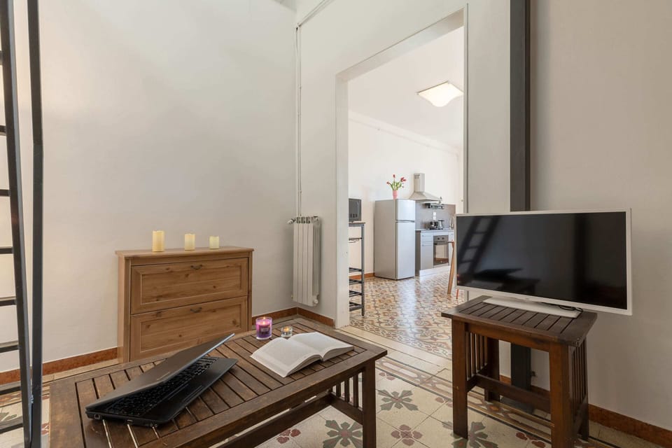 Classic Apartment, 3 Bedrooms, City View | Interior