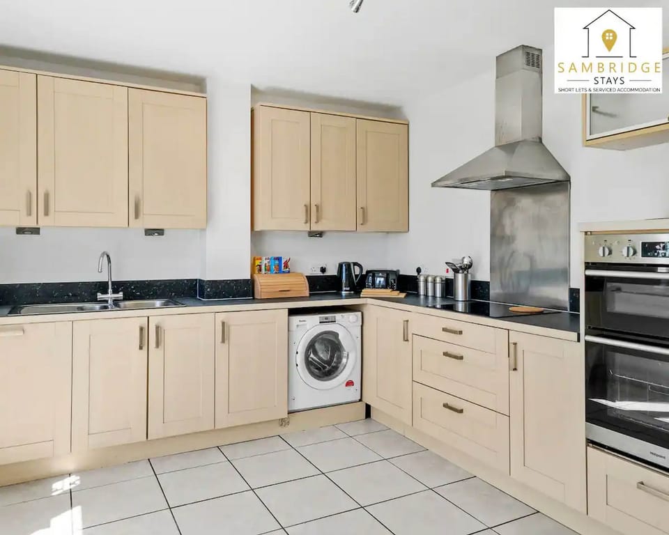 Apartment | Private kitchen | Fridge, microwave, oven, stovetop