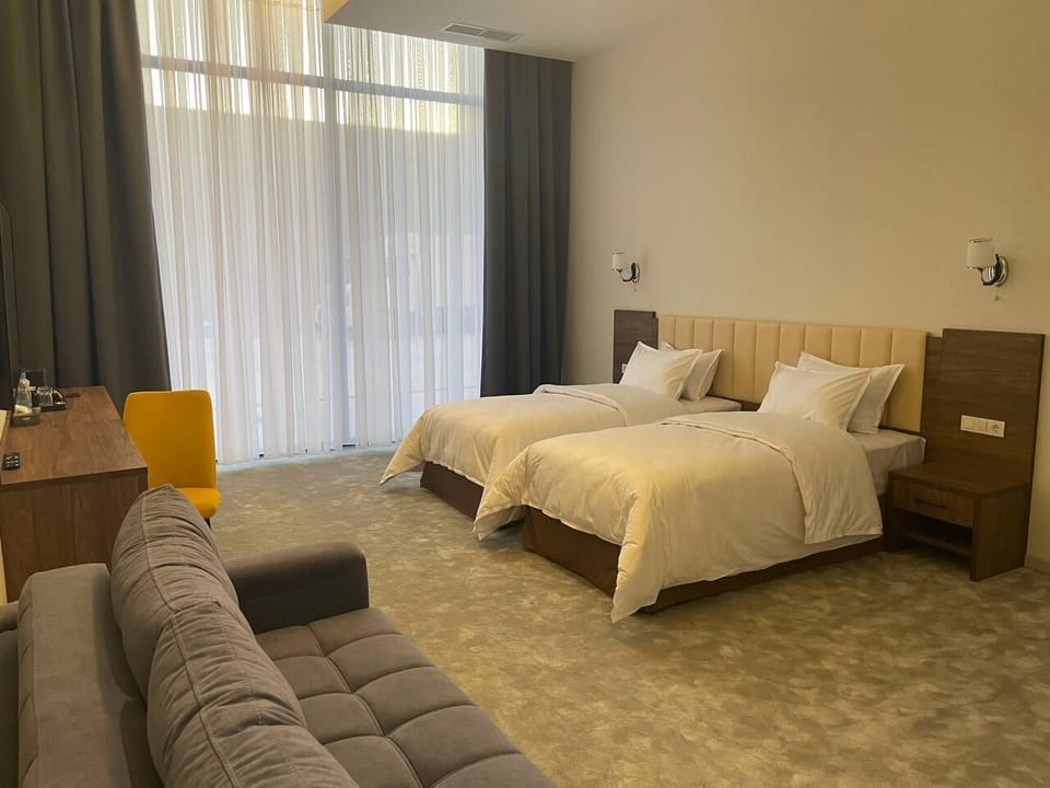 Grand Double or Twin Room | In-room safe, desk, WiFi (free)