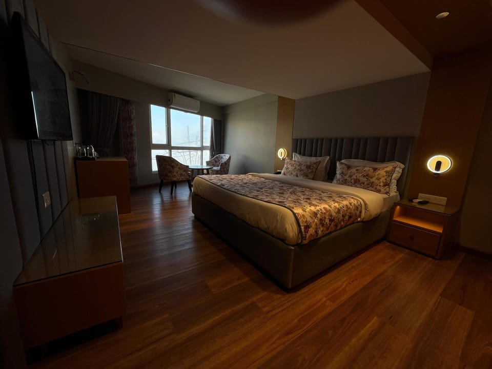 Royal Room, 1 King Bed | WiFi (free)