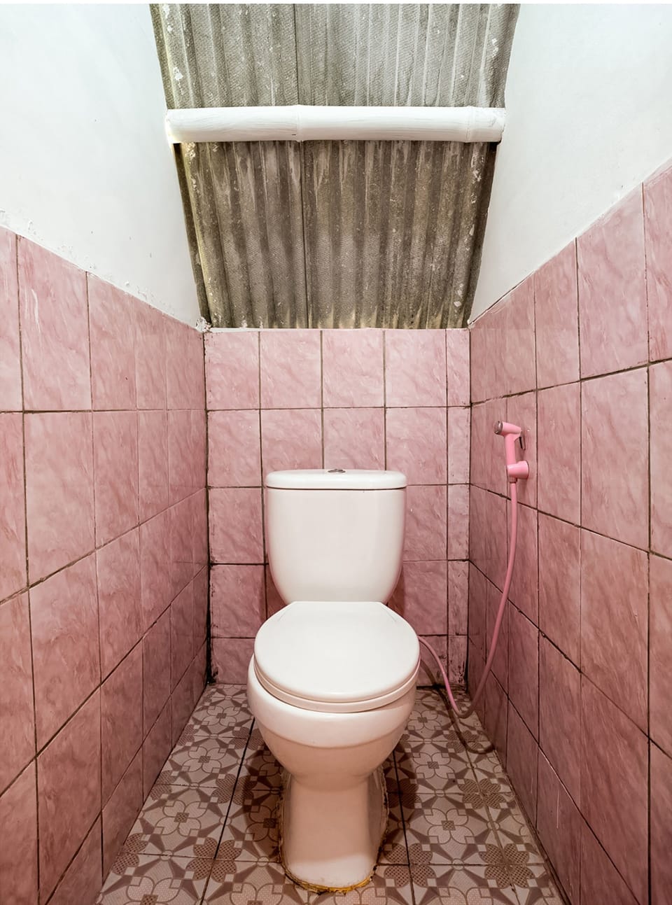 Standard Double Room | Bathroom | Shower, towels, toilet paper