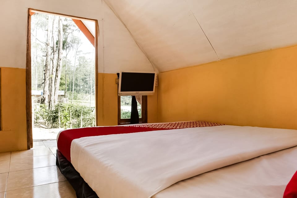 Standard Double Room | Laptop workspace, free WiFi, bed sheets
