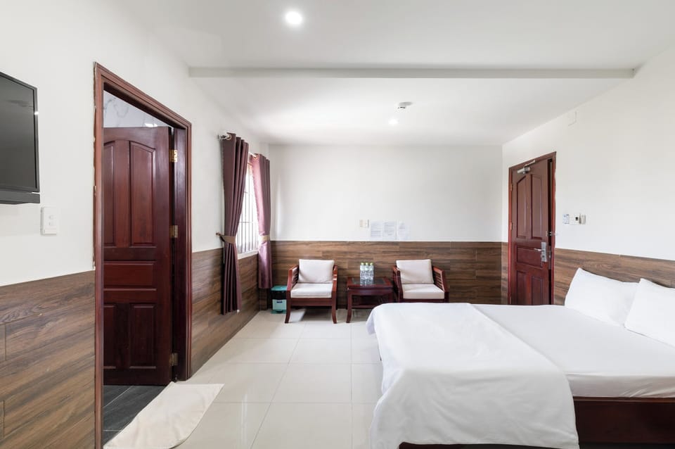 Hypo-allergenic bedding, memory foam beds, minibar