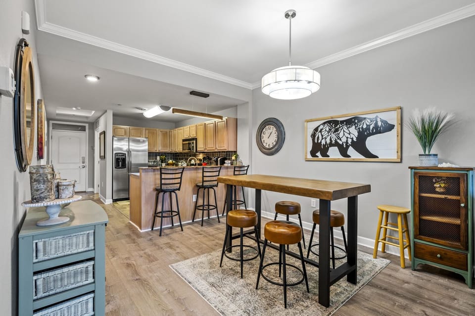 River Overlook's inviting dining area