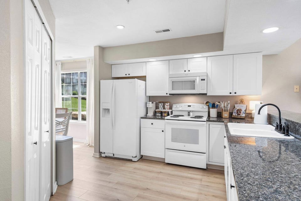 Condo, Multiple Beds, Patio, Garden View (Table Rock Cottage) | Private kitchen | Coffee/tea maker