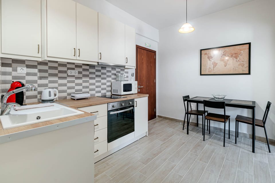 City Apartment | Private kitchen | Full-size fridge, oven, electric kettle, toaster