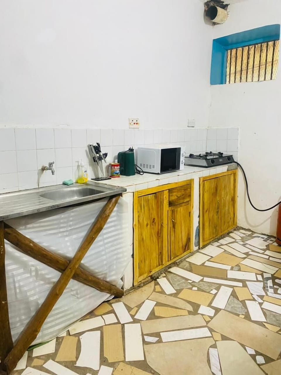 Deluxe House | Private kitchen | Fridge, microwave, stovetop, coffee/tea maker