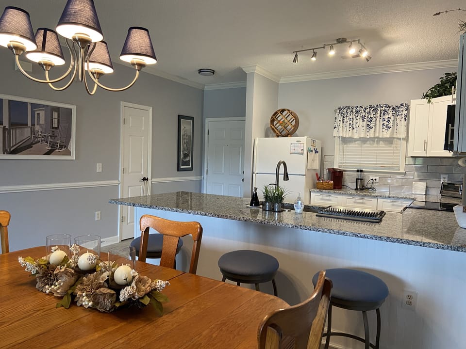 Beautiful table and new kitchen.
