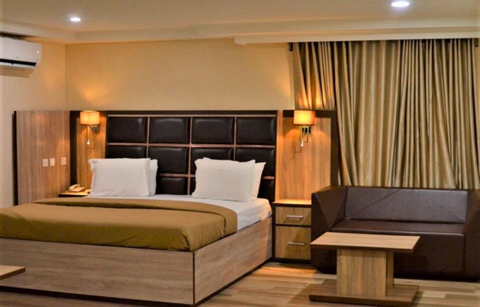 Presidential Suite | Premium bedding, individually furnished, desk, laptop workspace