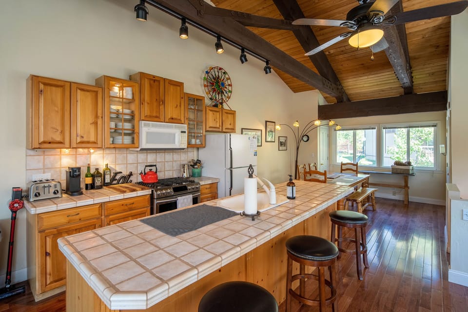 Dollar Hill II 25 Kitchen - Dollar Hill II 25 Kitchen
