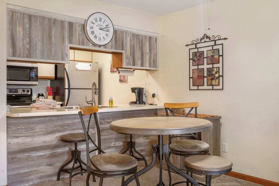 Condo, 1 King Bed with Sofa bed, Balcony, Golf View (The Cozy Place) | Dining