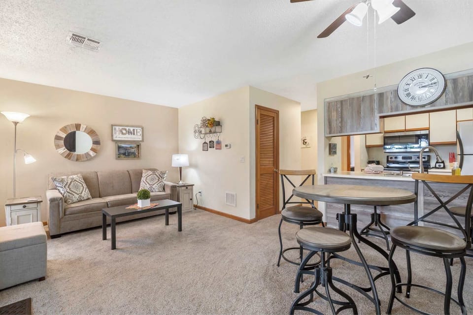 Condo, 1 King Bed with Sofa bed, Balcony, Golf View (The Cozy Place) | Living area | 42-inch flat-screen TV with digital channels