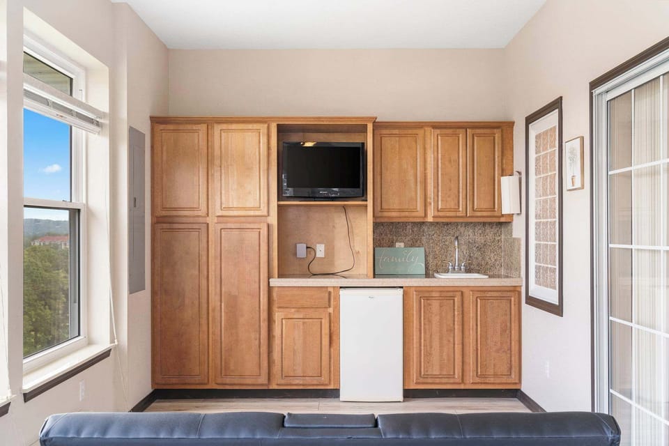 Condo, Multiple Beds, Balcony, Golf View (Shades of Branson) | Living area | 50-inch flat-screen TV with digital channels, fireplace