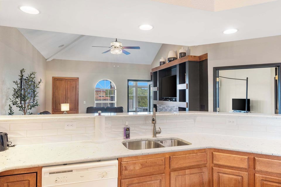 Condo, Multiple Beds, Balcony, Golf View (Shades of Branson) | Interior