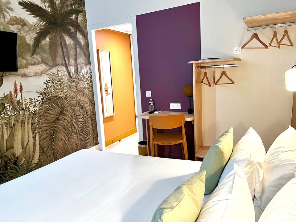 Comfort Room | In-room safe, desk, laptop workspace, blackout drapes
