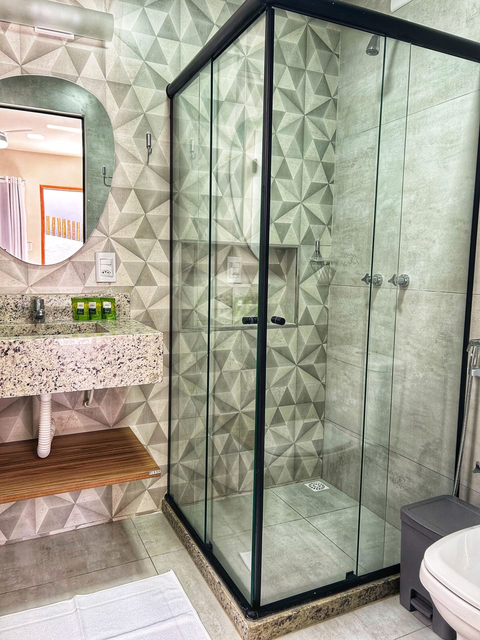 Superior Suite, 1 Bedroom, Patio, Garden View | Bathroom | Shower, bidet, towels, soap