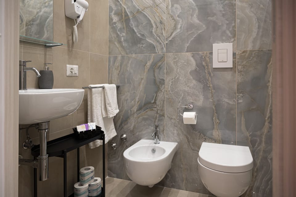 Quadruple Room | Bathroom