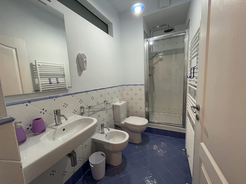 Romantic Room | Bathroom | Free toiletries, hair dryer, bathrobes