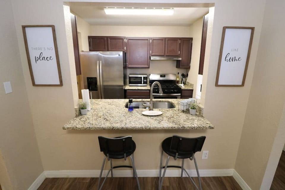 Kitchen/ Kitchen sitting/Microwave