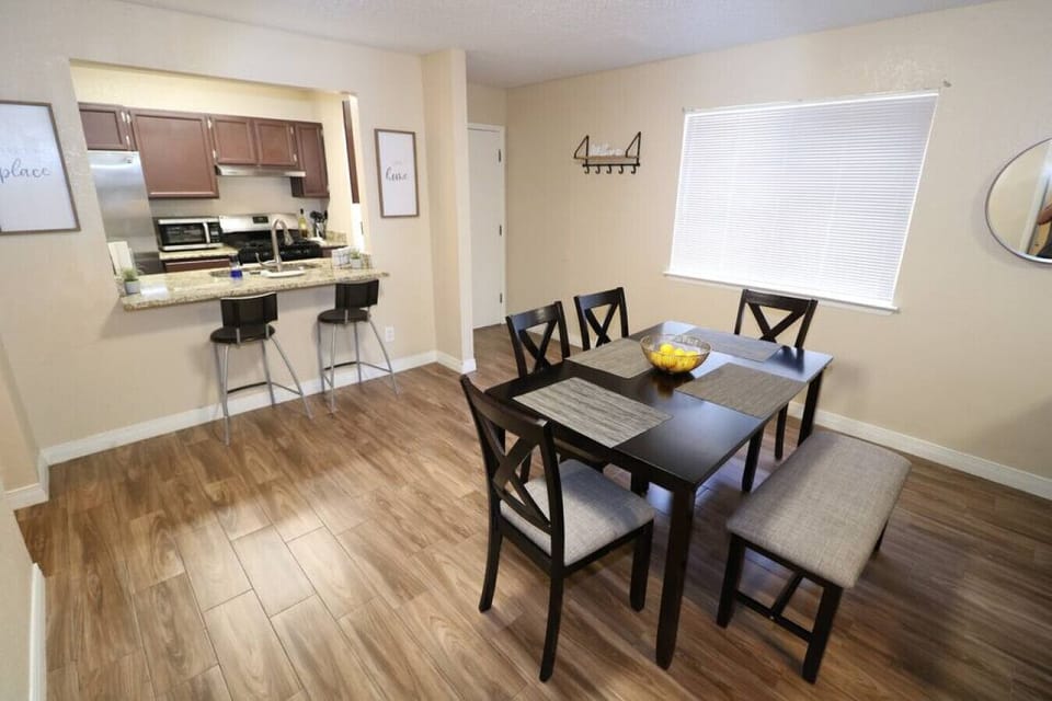 Dining Area/Dining Table with chairs