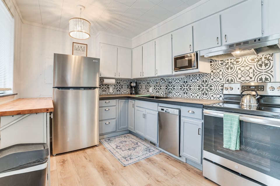 Kitchen | Coffee Maker | Spices | Dishwasher