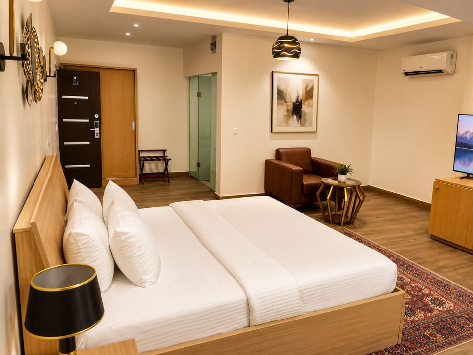 Deluxe Room | Egyptian cotton sheets, premium bedding, desk, laptop workspace
